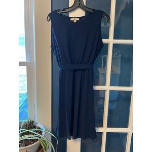 Sleeveless, fully lined, cut-out back, navy dress size M